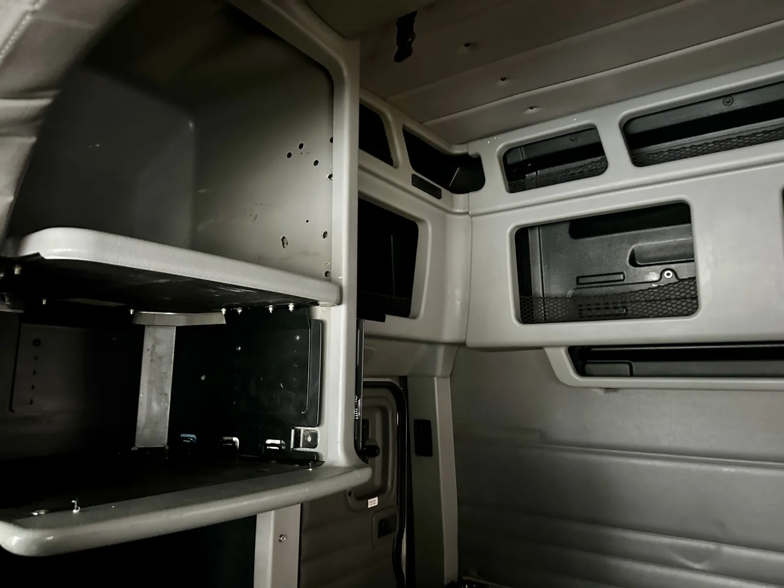 2016 Peterbilt 389 - image 21