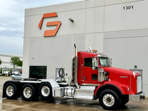 2011 KENWORTH T800 for sale in Hutchins, TX