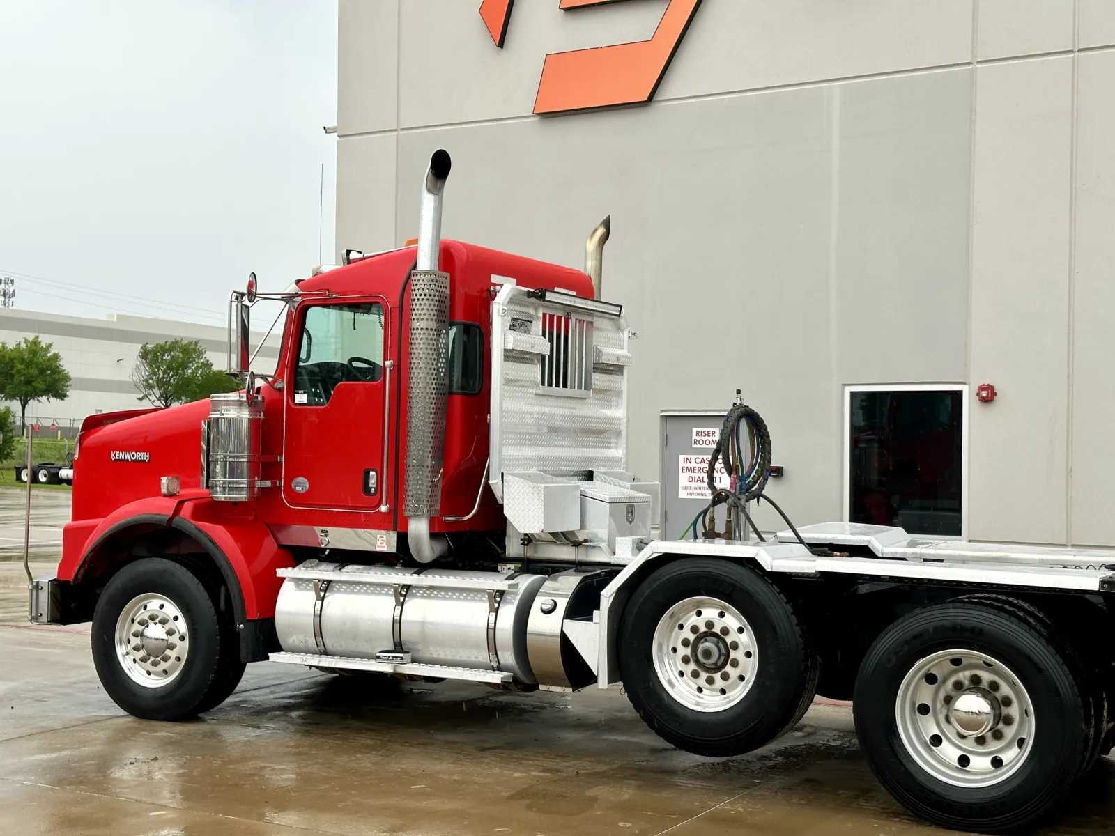 2011 Kenworth T800 - image 8