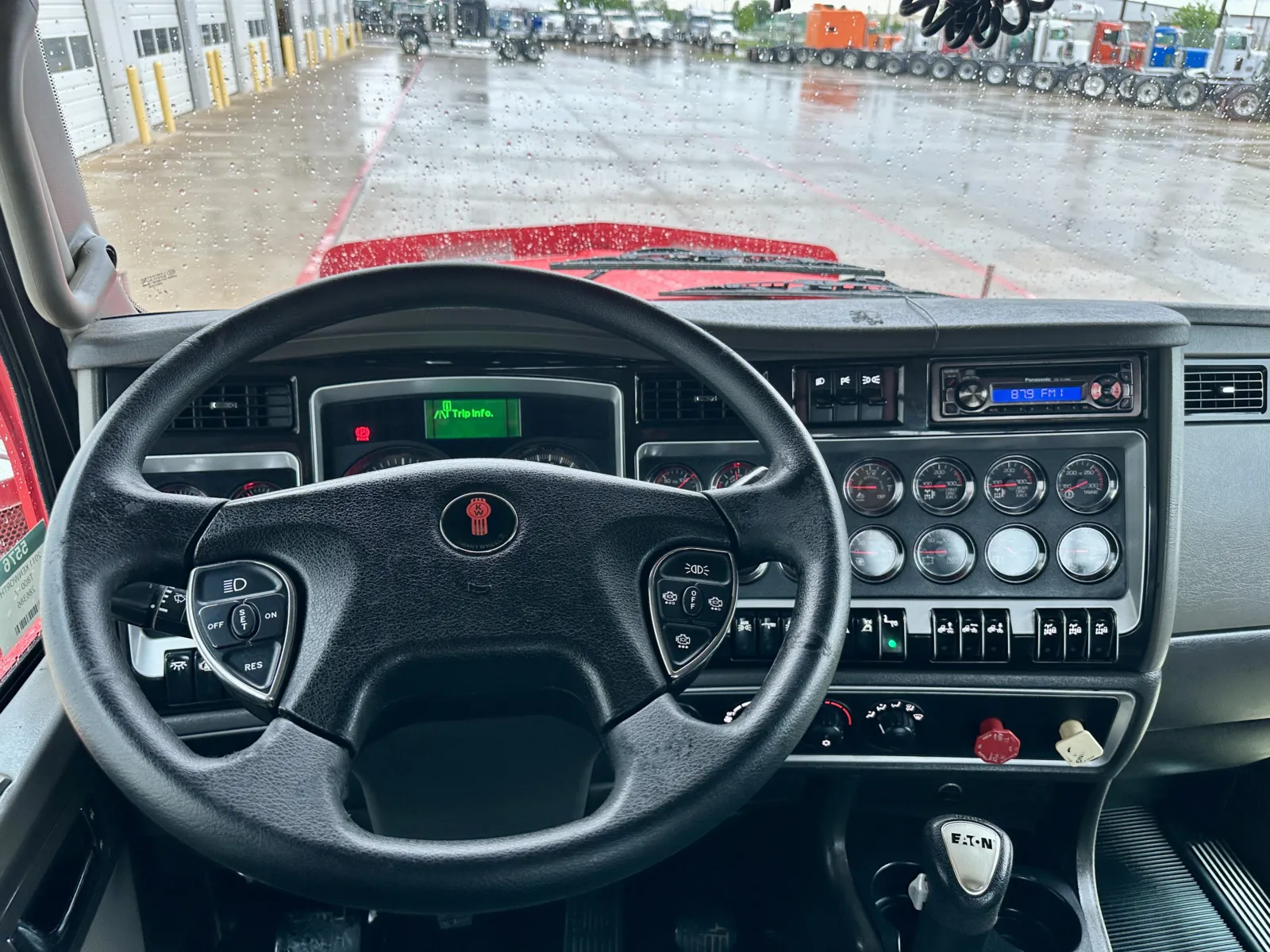 2011 Kenworth T800 - image 16