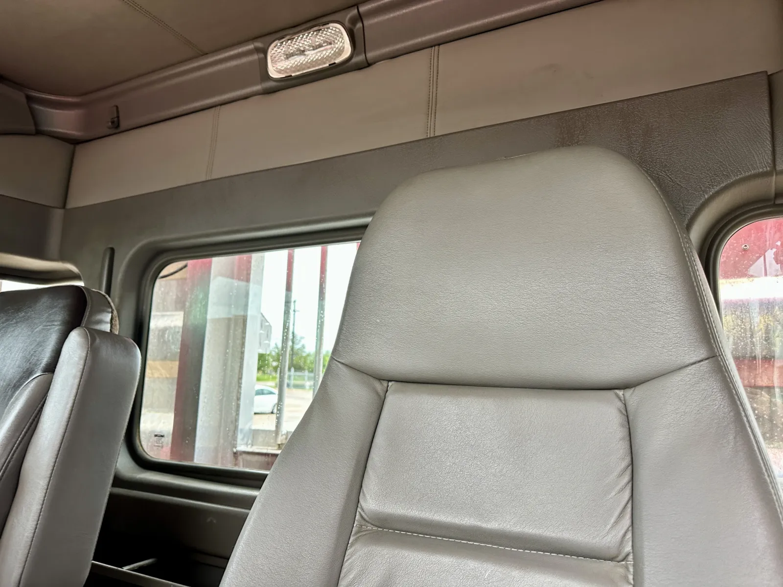 2011 Kenworth T800 - image 20