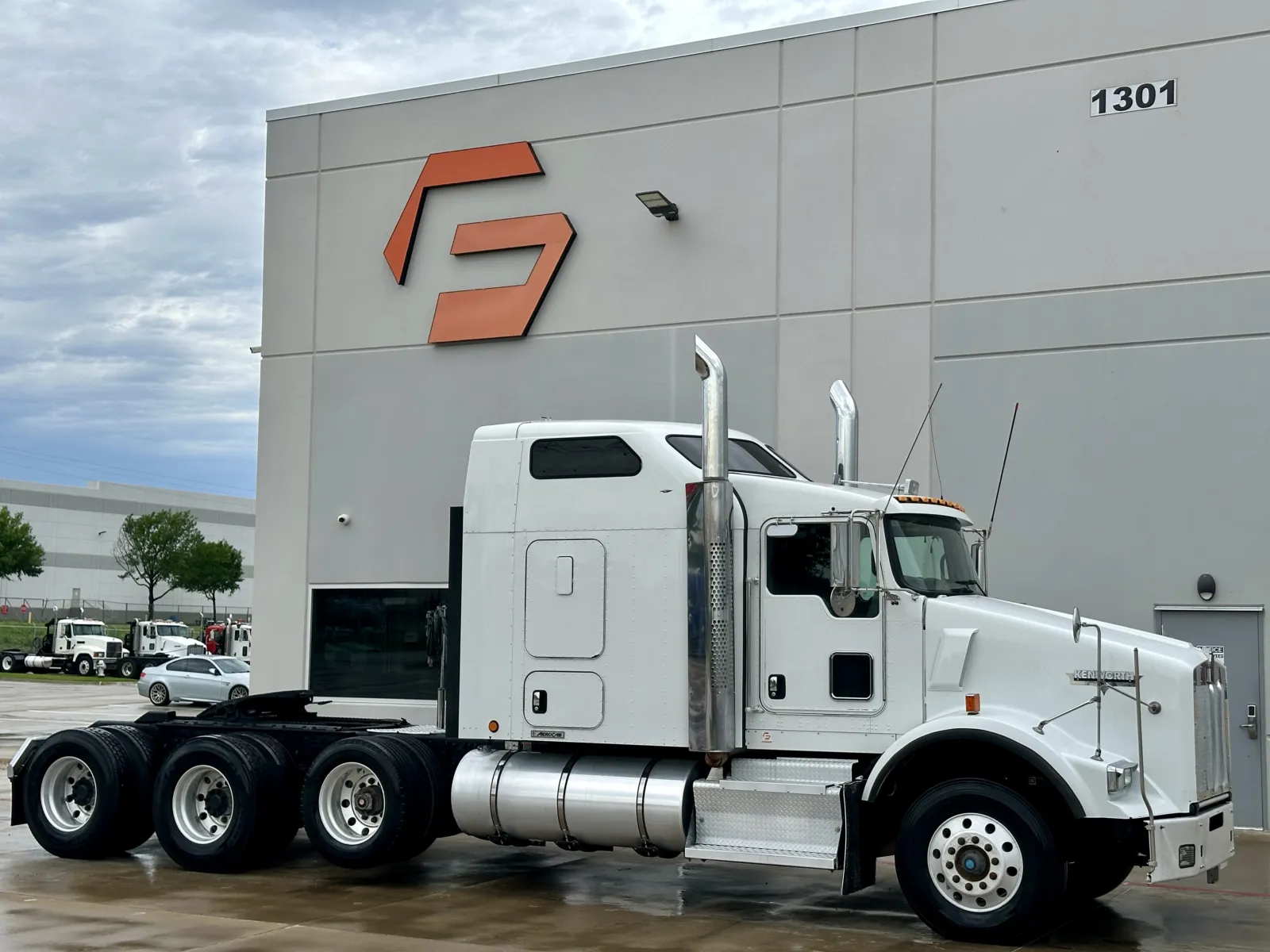 2012 KENWORTH T800 for sale in Hutchins, TX