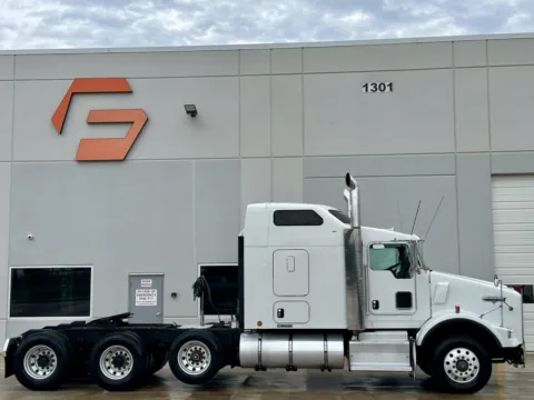 Another view of 2012 KENWORTH T800 for sale in Hutchins, TX at Forge Truck Centers - Texas