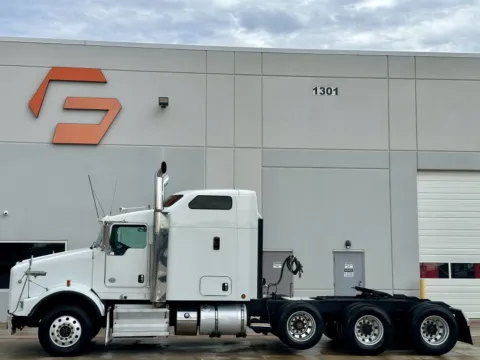 More photos of 2012 KENWORTH T800 at Forge Truck Centers - Texas, TX