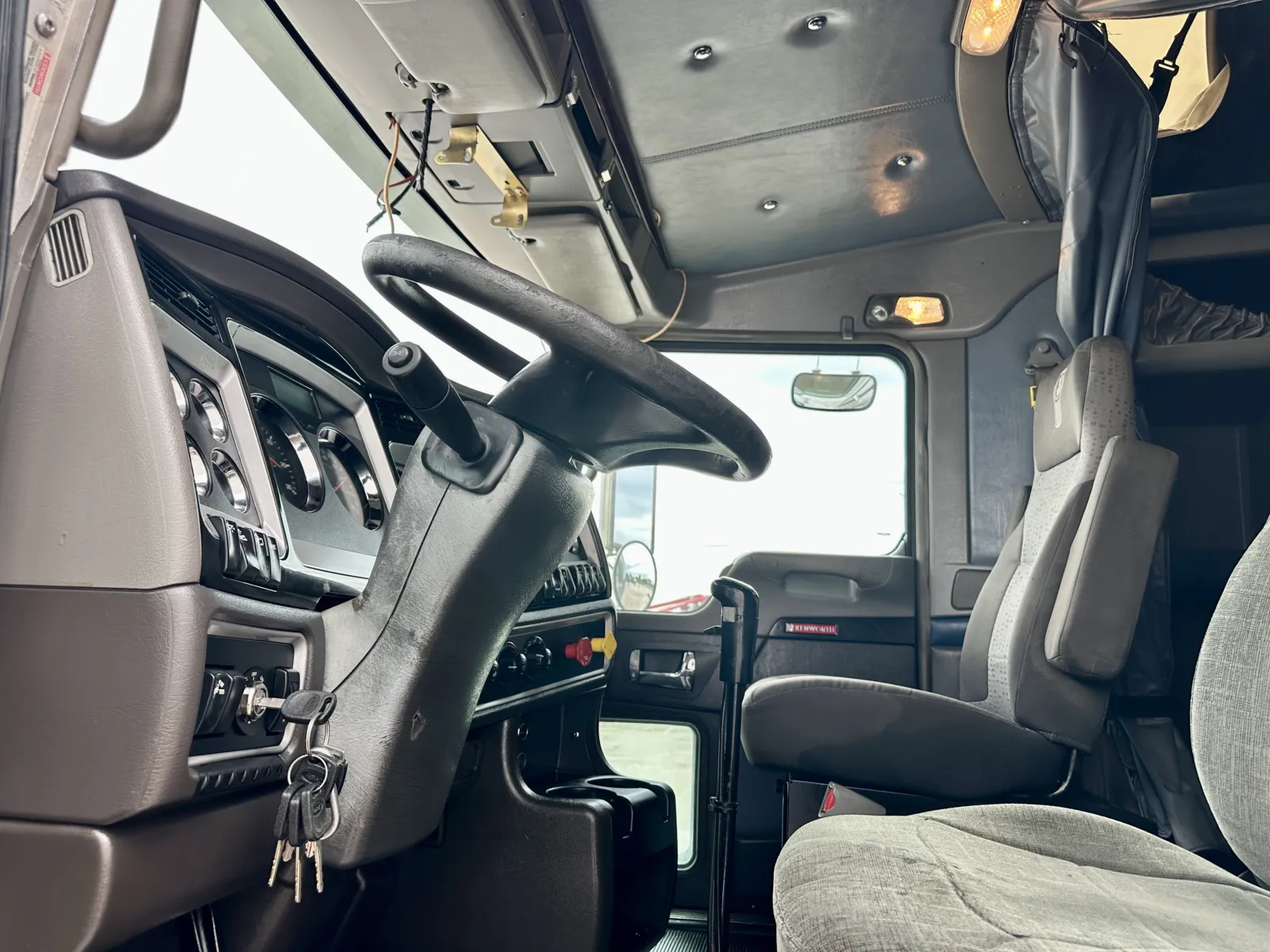 2012 Kenworth T800 - image 14