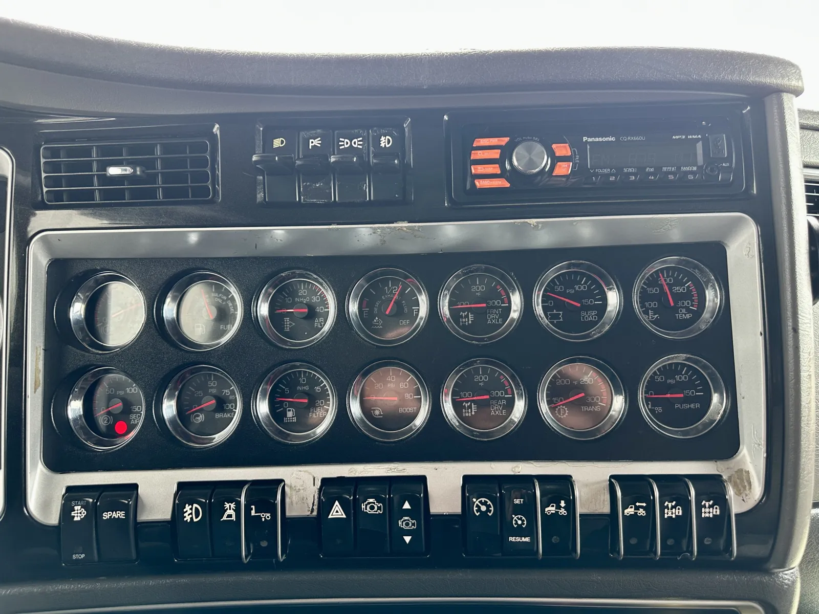 2012 Kenworth T800 - image 18