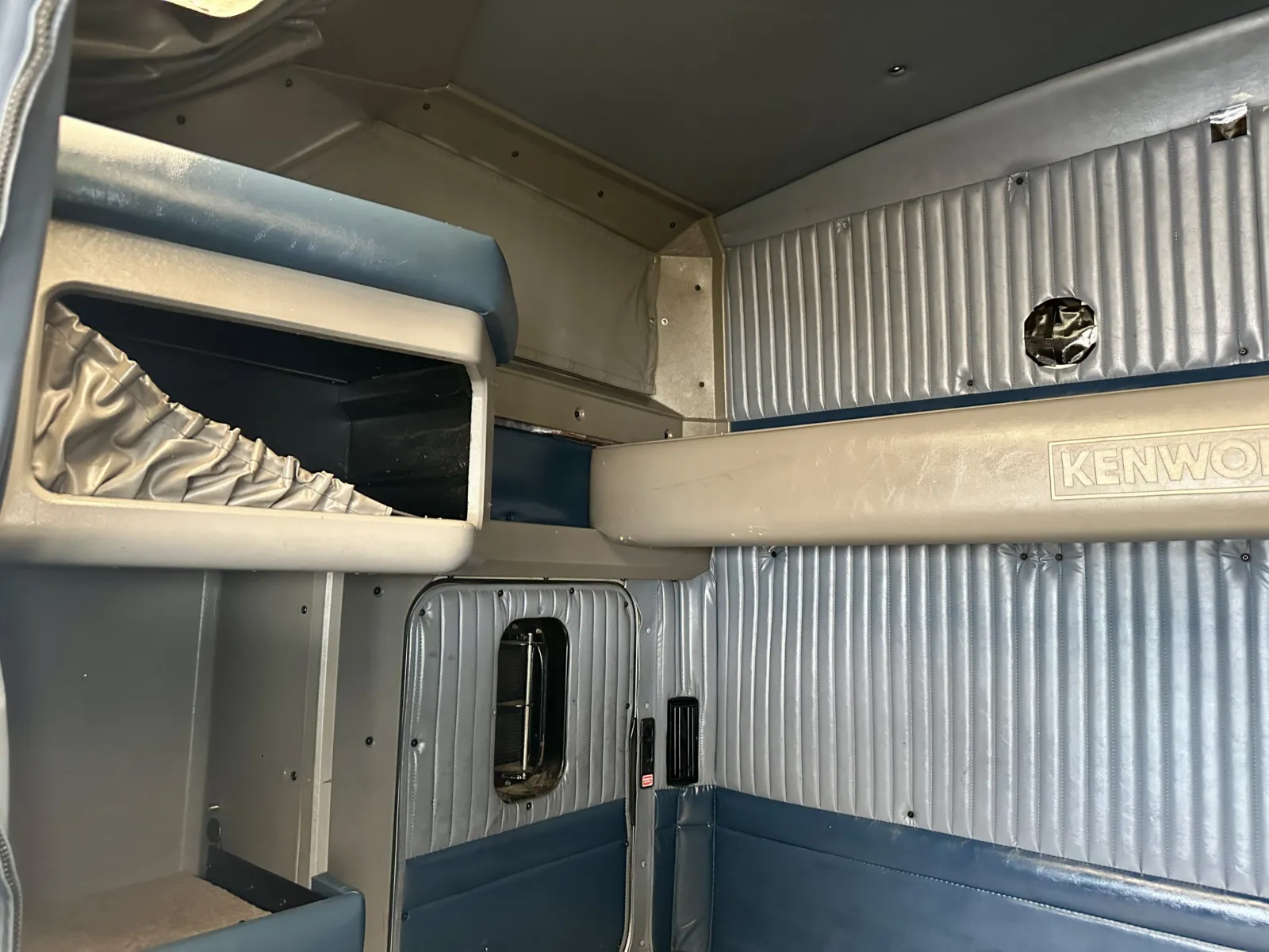 2012 Kenworth T800 - image 22