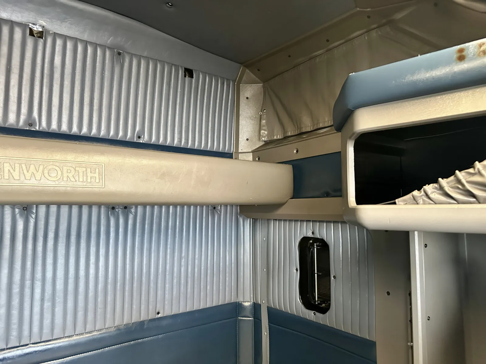 2012 Kenworth T800 - image 24