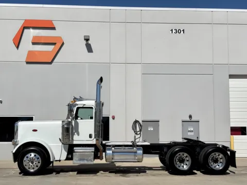 More photos of 2020 PETERBILT 389 at Forge Truck Centers - Texas, TX