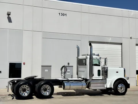 More photos of 2020 PETERBILT 389 at Forge Truck Centers - Texas, TX