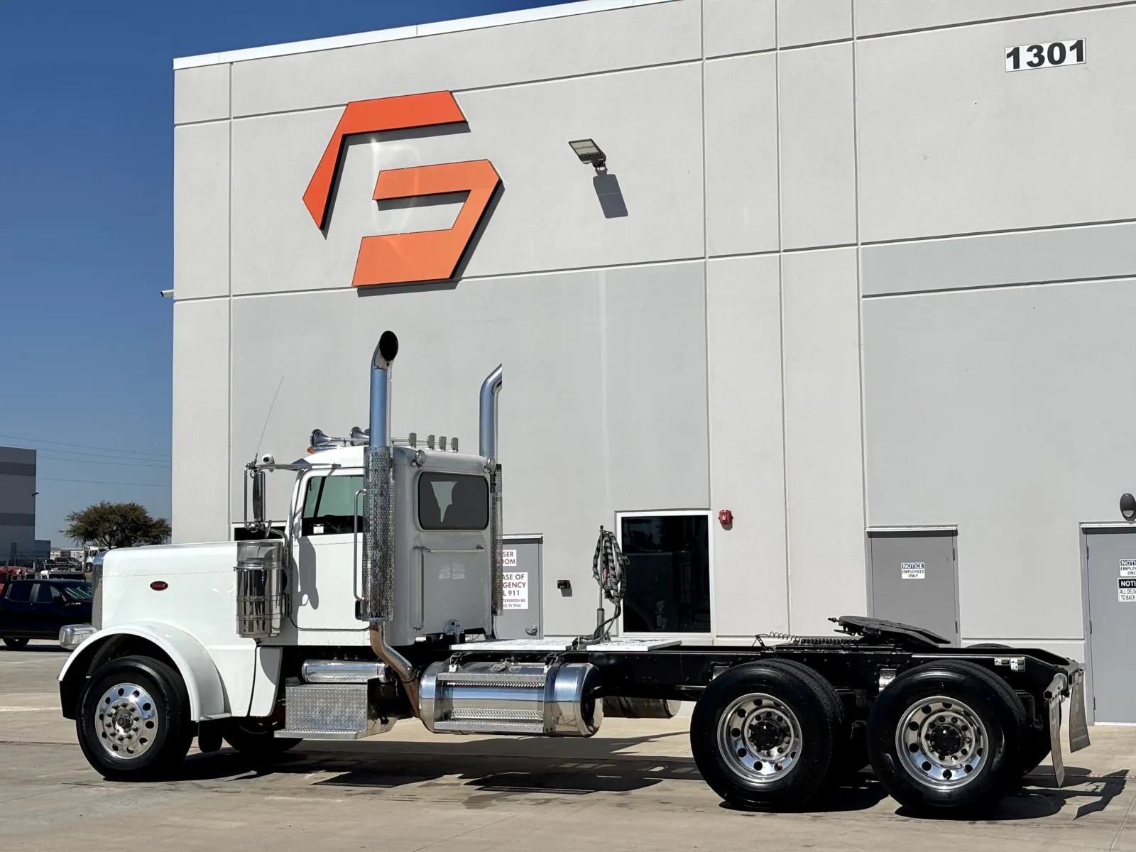 2020 Peterbilt 389 - image 6
