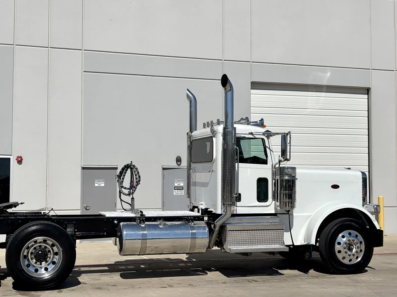 2020 Peterbilt 389 - image 7