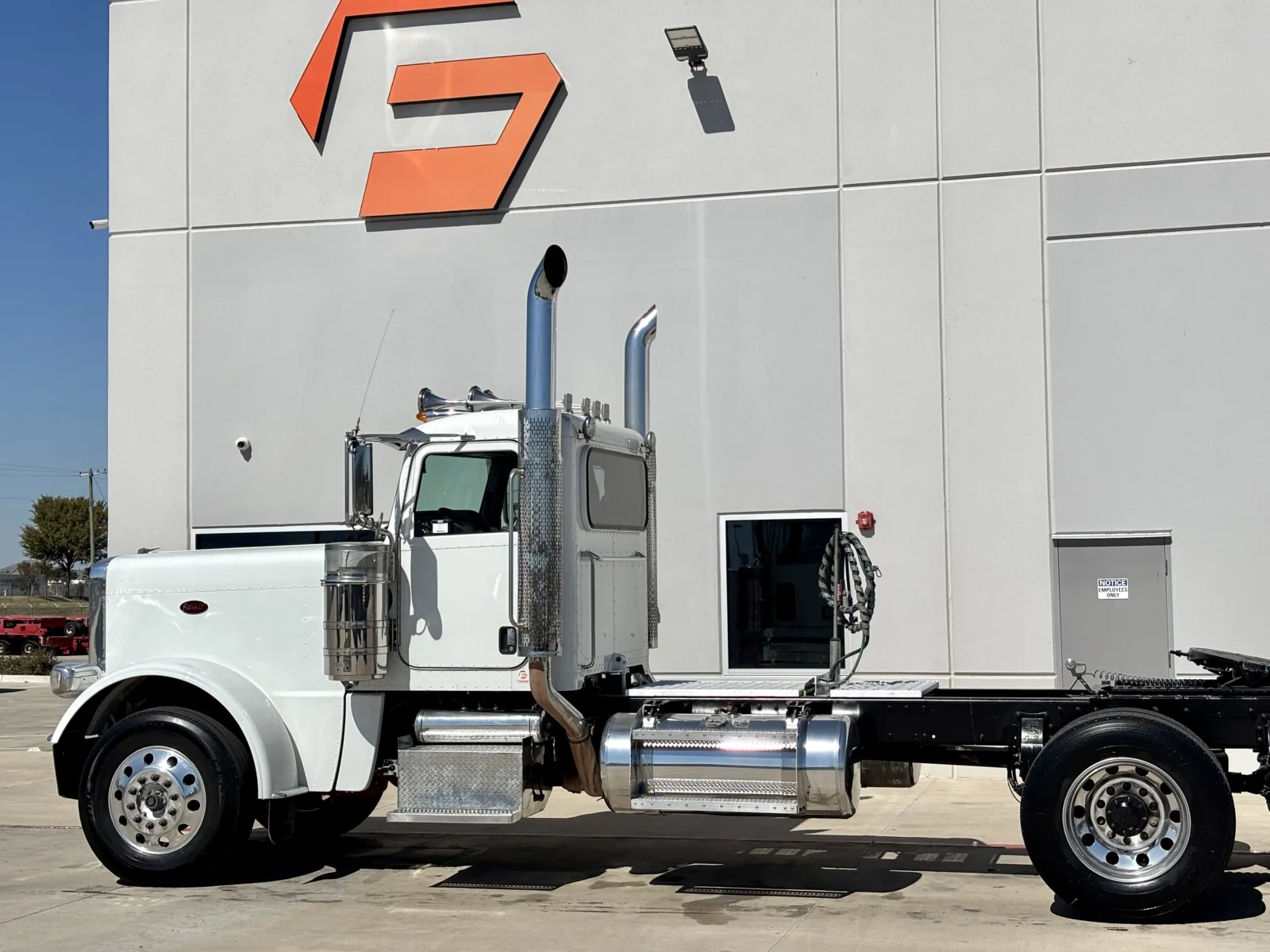 2020 Peterbilt 389 - image 8