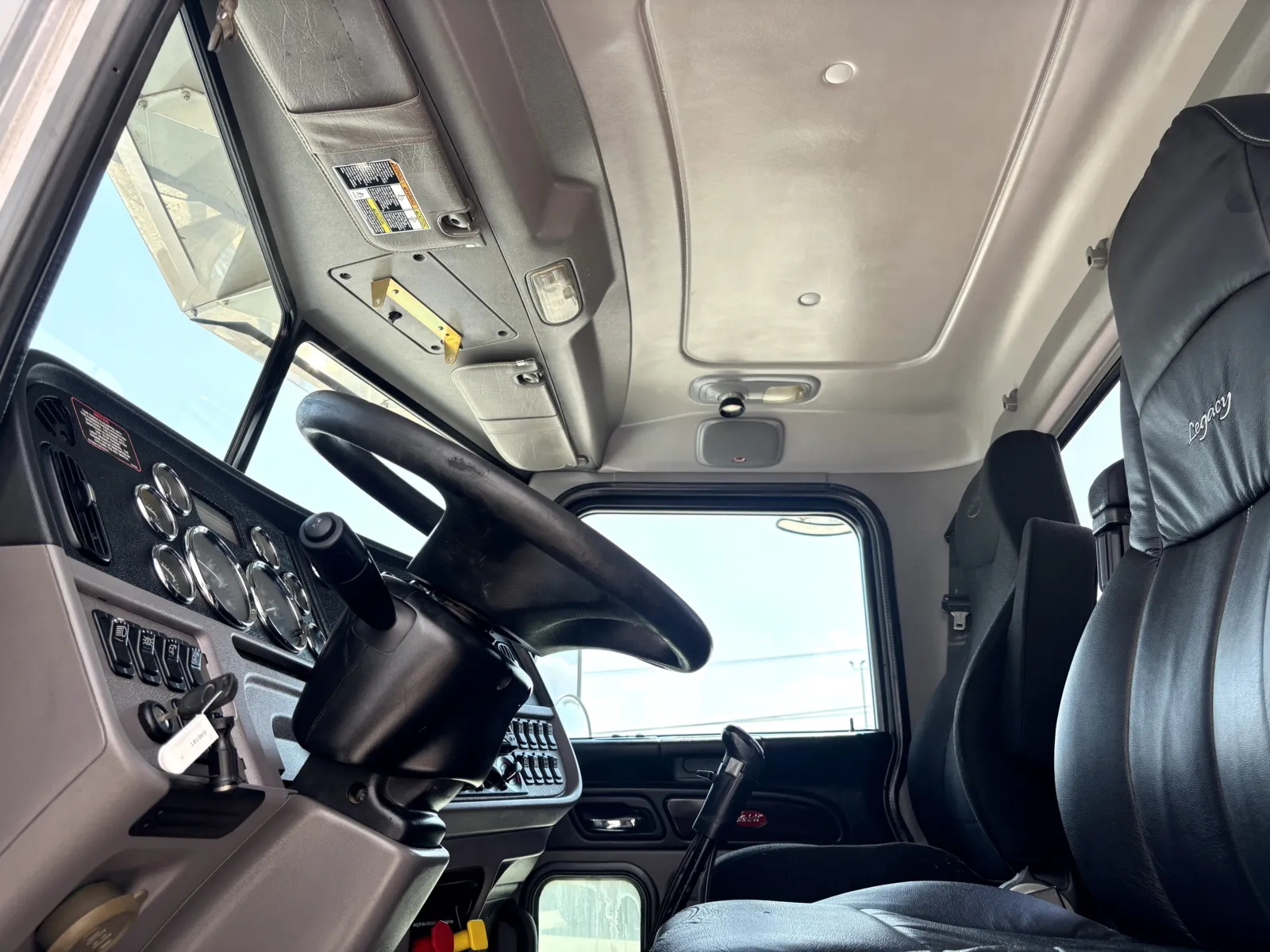 2020 Peterbilt 389 - image 14