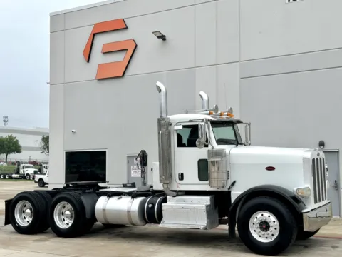 2013 PETERBILT 388 for sale in Hutchins, TX