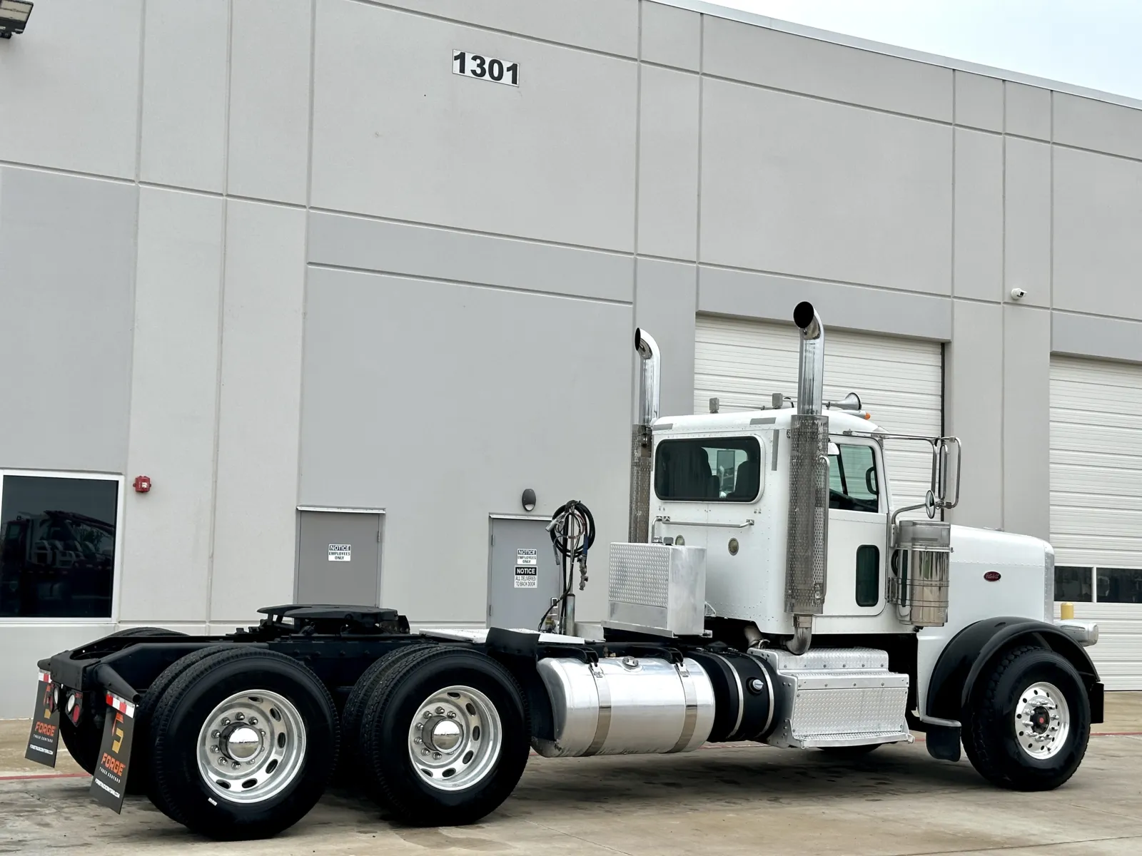 2013 Peterbilt 388 in Hutchins, TX — photo 5