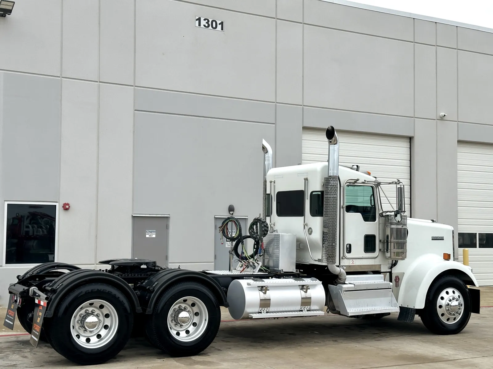 2023 Kenworth W900 - image 5
