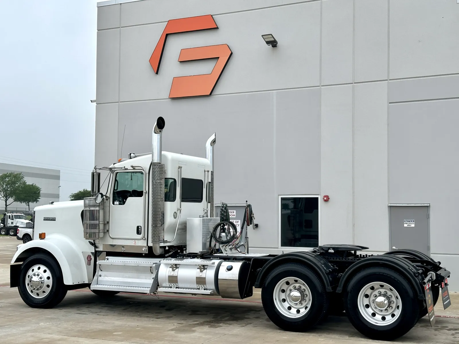 2023 Kenworth W900 - image 6