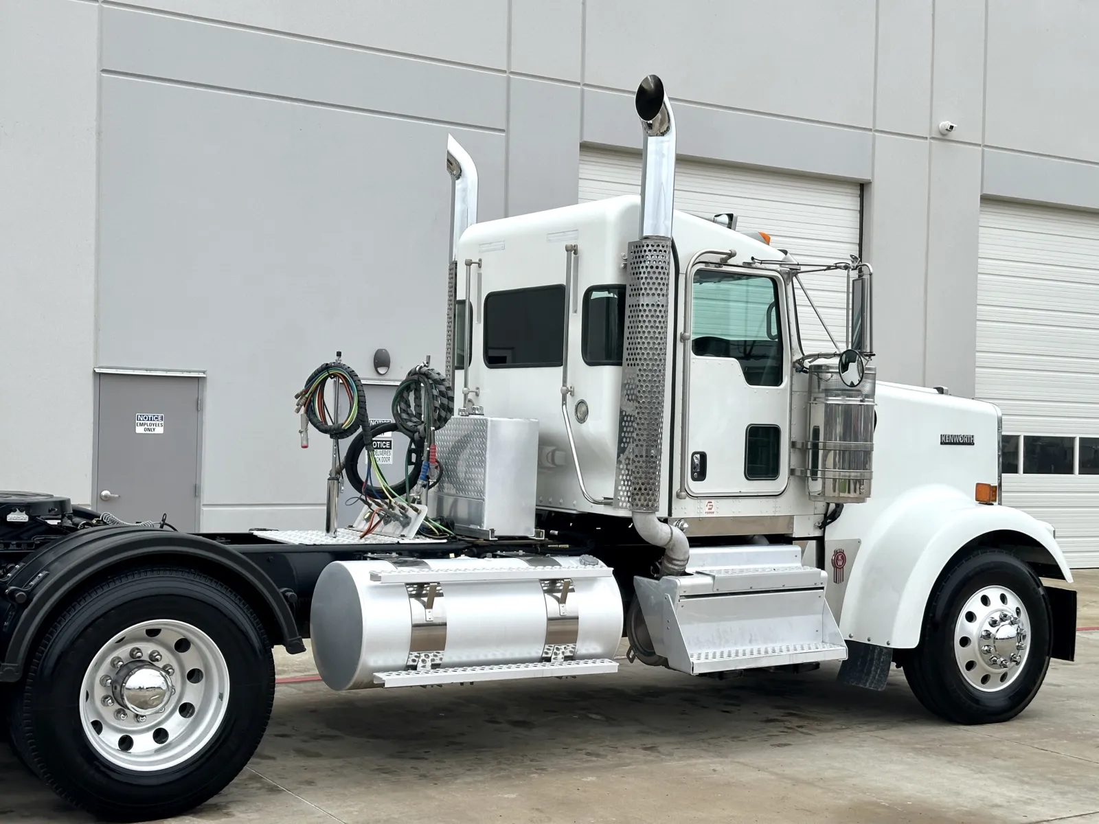 2023 Kenworth W900 - image 7