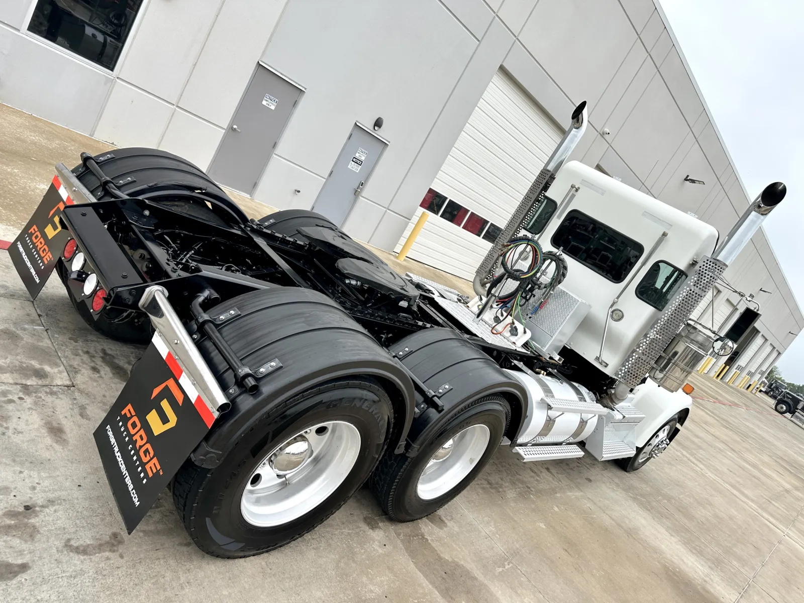 2023 Kenworth W900 - image 11