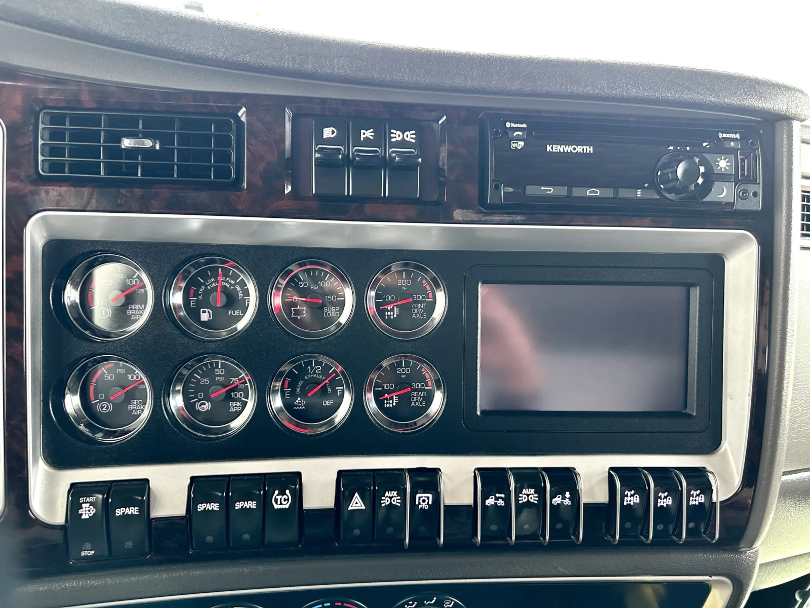 2023 Kenworth W900 - image 18