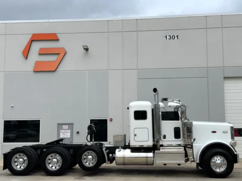 Another view of 2019 PETERBILT 389 for sale in Hutchins, TX at Forge Truck Centers - Texas