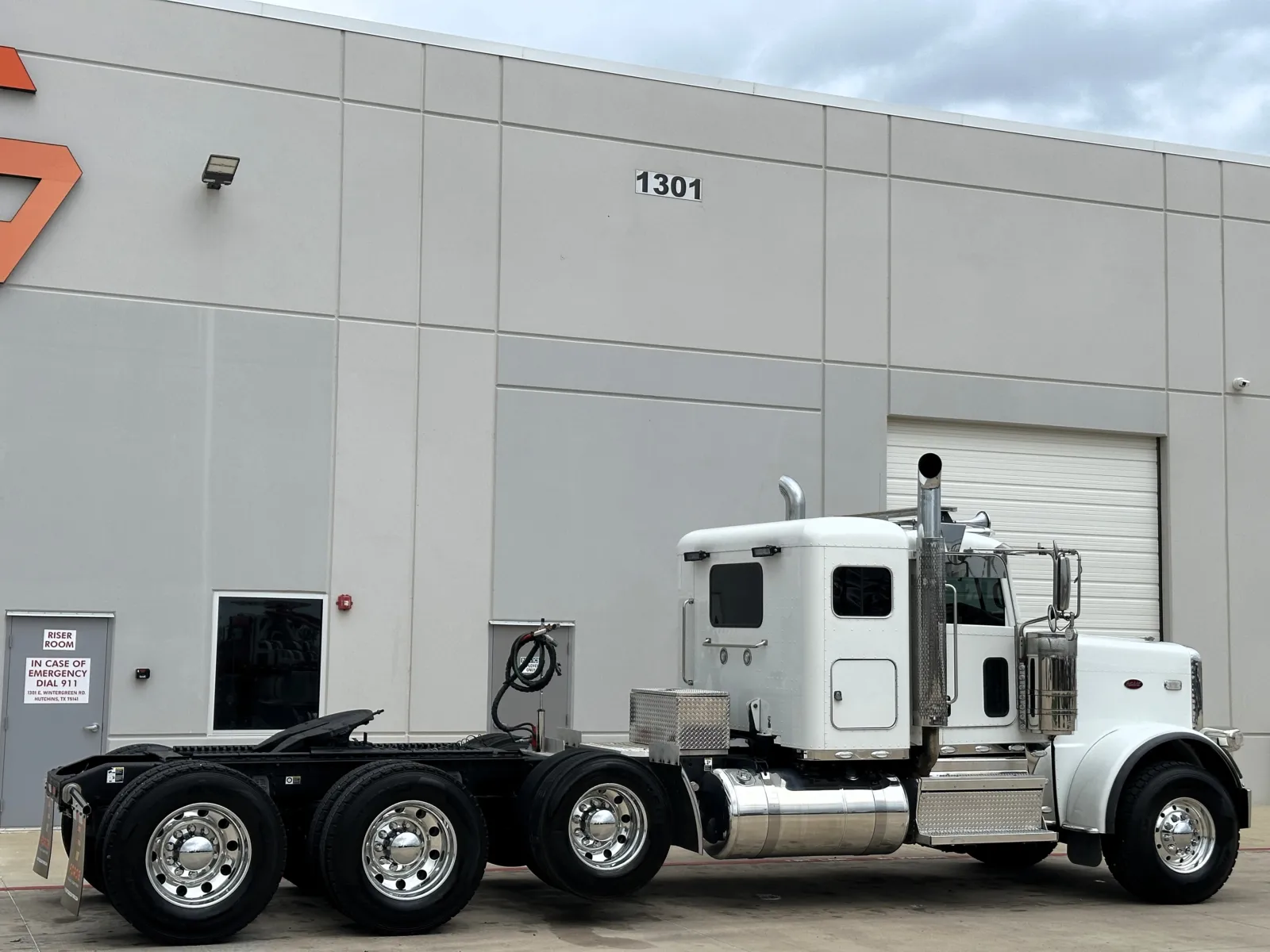 2019 Peterbilt 389 - image 5
