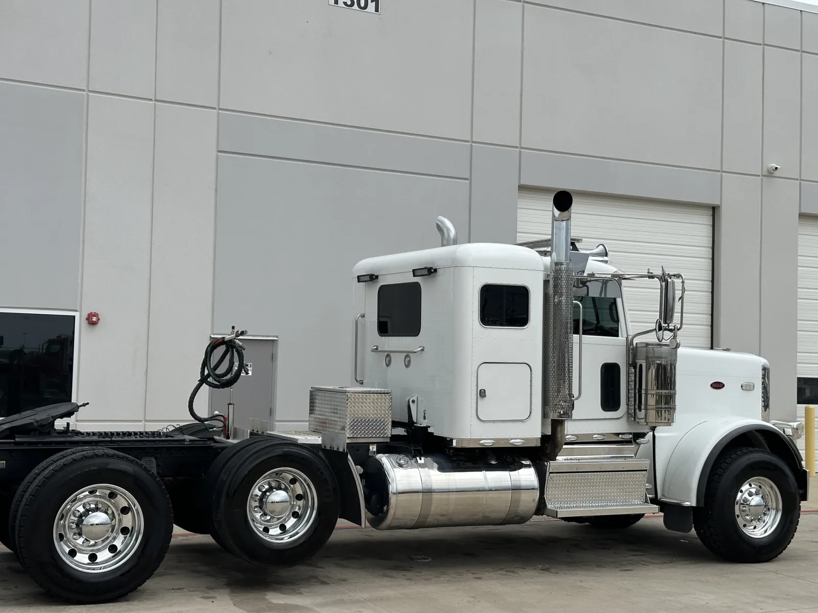 2019 Peterbilt 389 - image 7