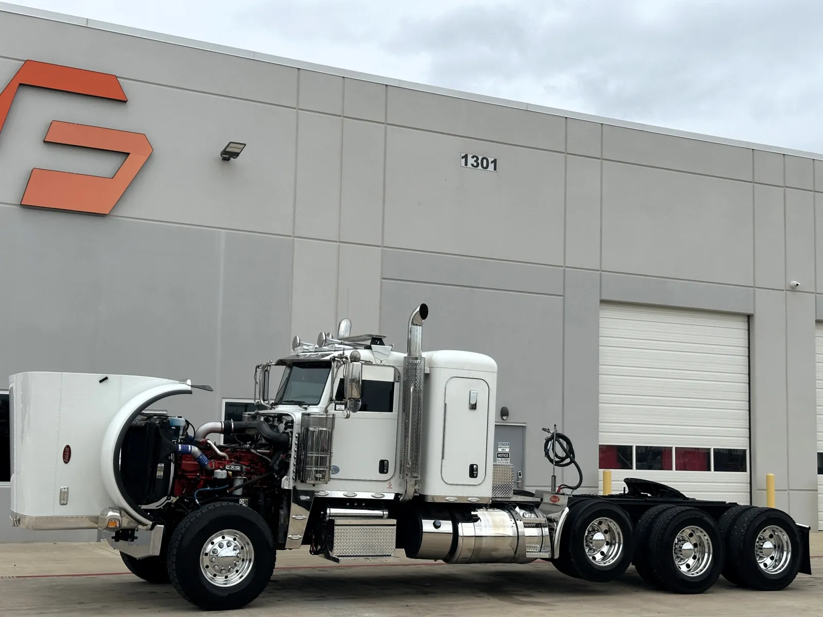 2019 Peterbilt 389 - image 10