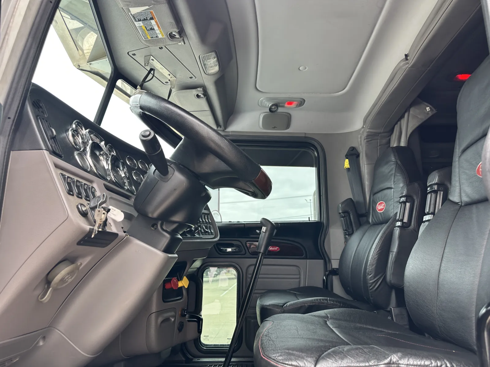 2019 Peterbilt 389 - image 14