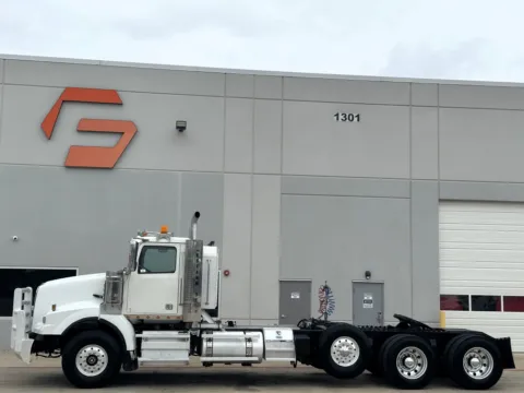 More photos of 2012 WESTERN STAR 4900SB at Forge Truck Centers - Texas, TX