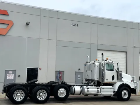 More photos of 2012 WESTERN STAR 4900SB at Forge Truck Centers - Texas, TX