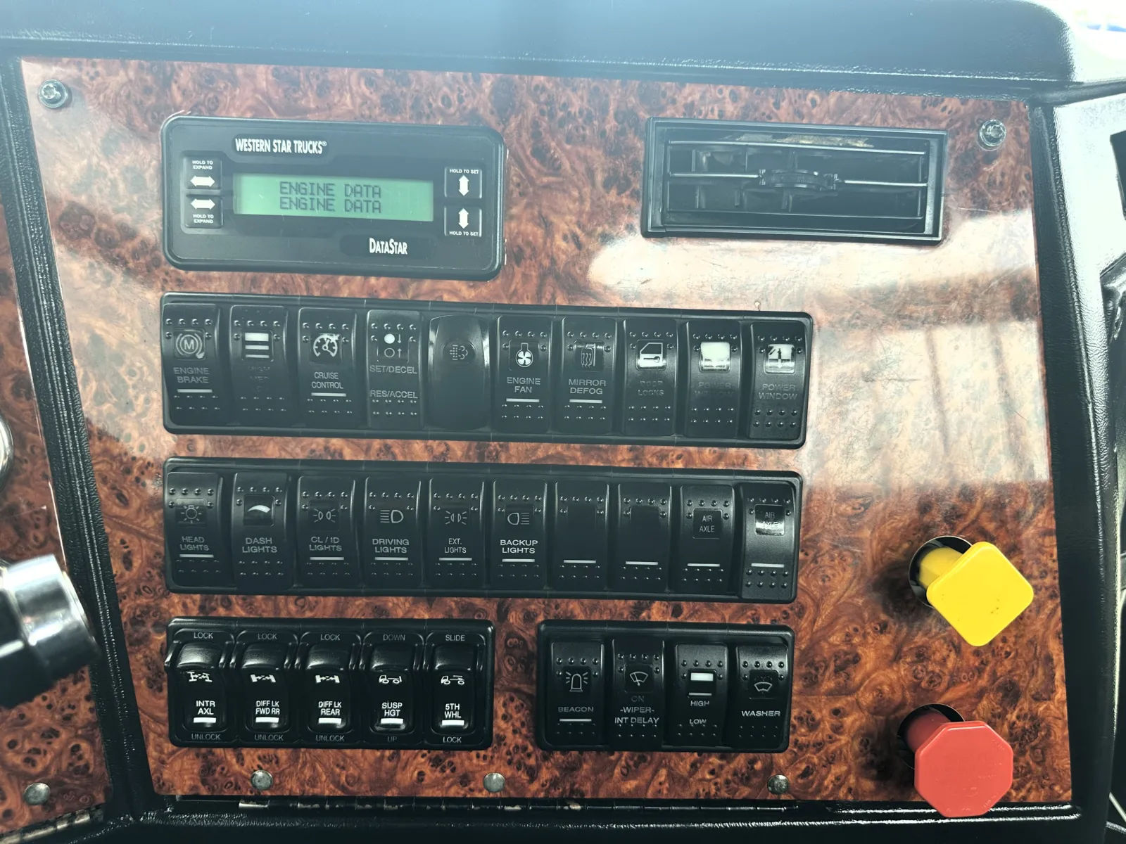 2012 Western Star 4900 - image 18