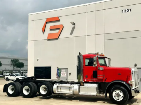 2017 PETERBILT 389 for sale in Hutchins, TX