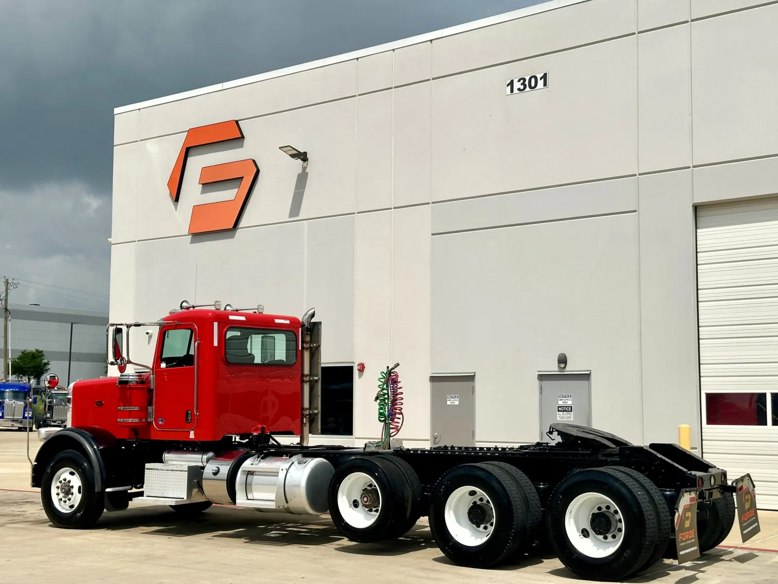 2017 Peterbilt 389 - image 6