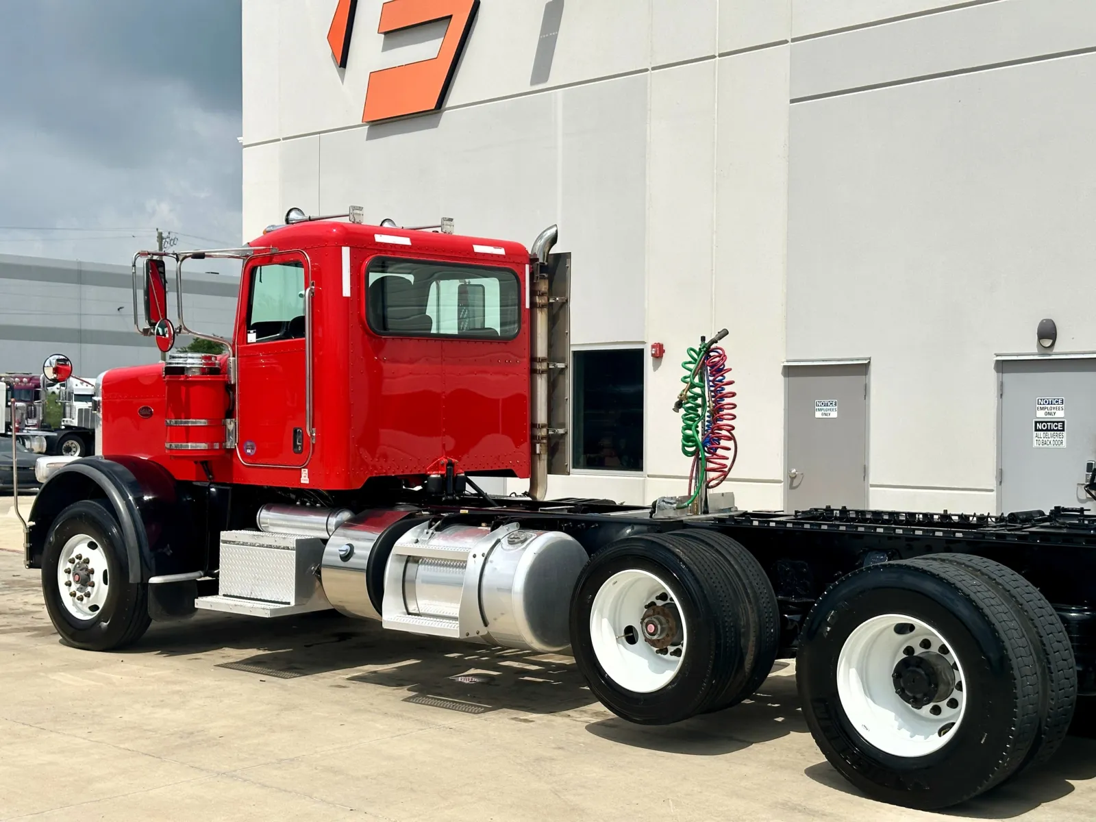 2017 Peterbilt 389 - image 8