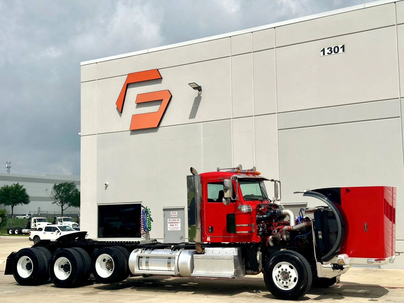 2017 Peterbilt 389 - image 9