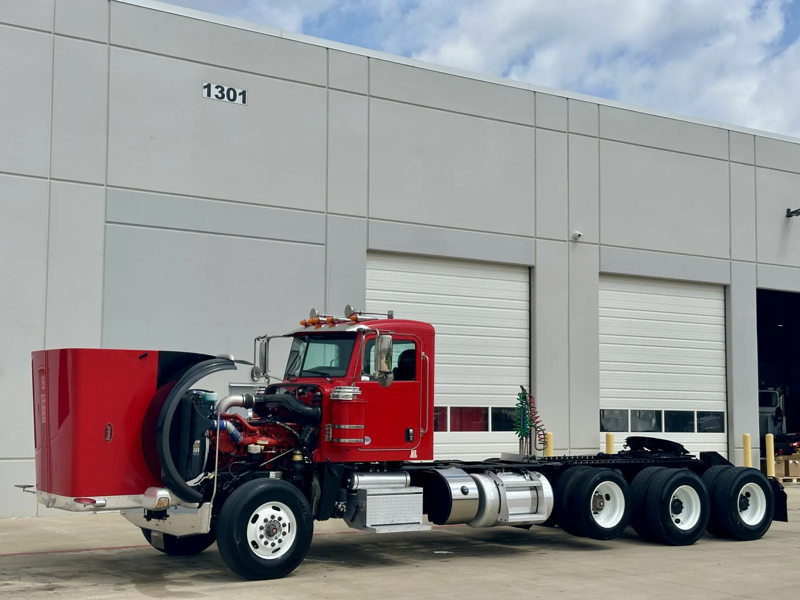 2017 Peterbilt 389 - image 10