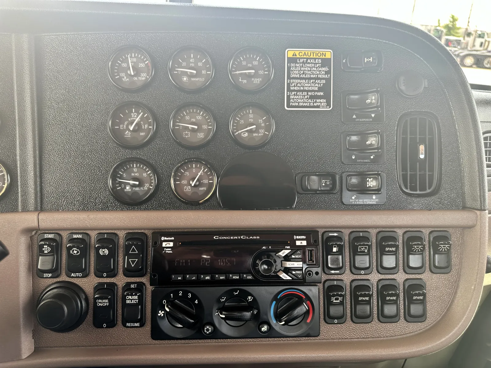 2017 Peterbilt 389 - image 18