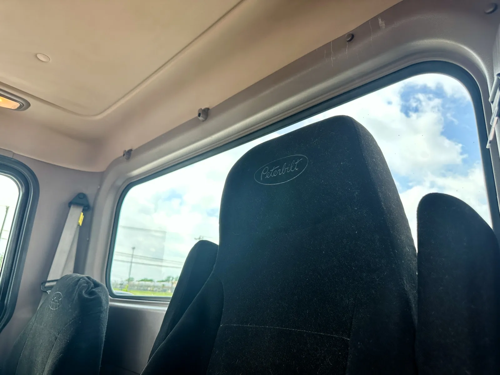 2017 Peterbilt 389 - image 20