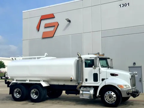 2007 PETERBILT 335 for sale in Hutchins, TX