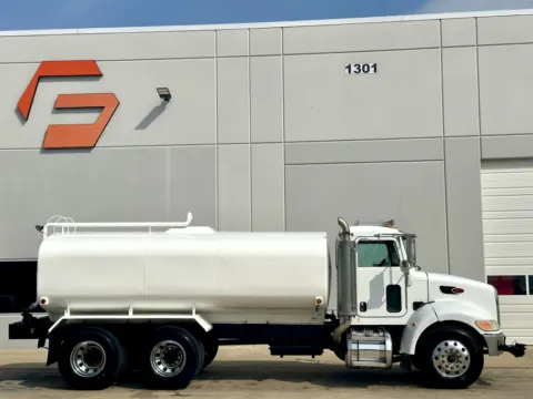 Another view of 2007 PETERBILT 335 for sale in Hutchins, TX at Forge Truck Centers - Texas