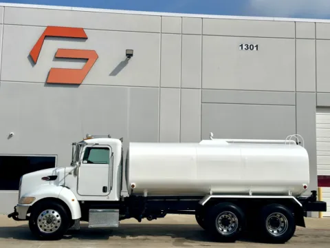 More photos of 2007 PETERBILT 335 at Forge Truck Centers - Texas, TX