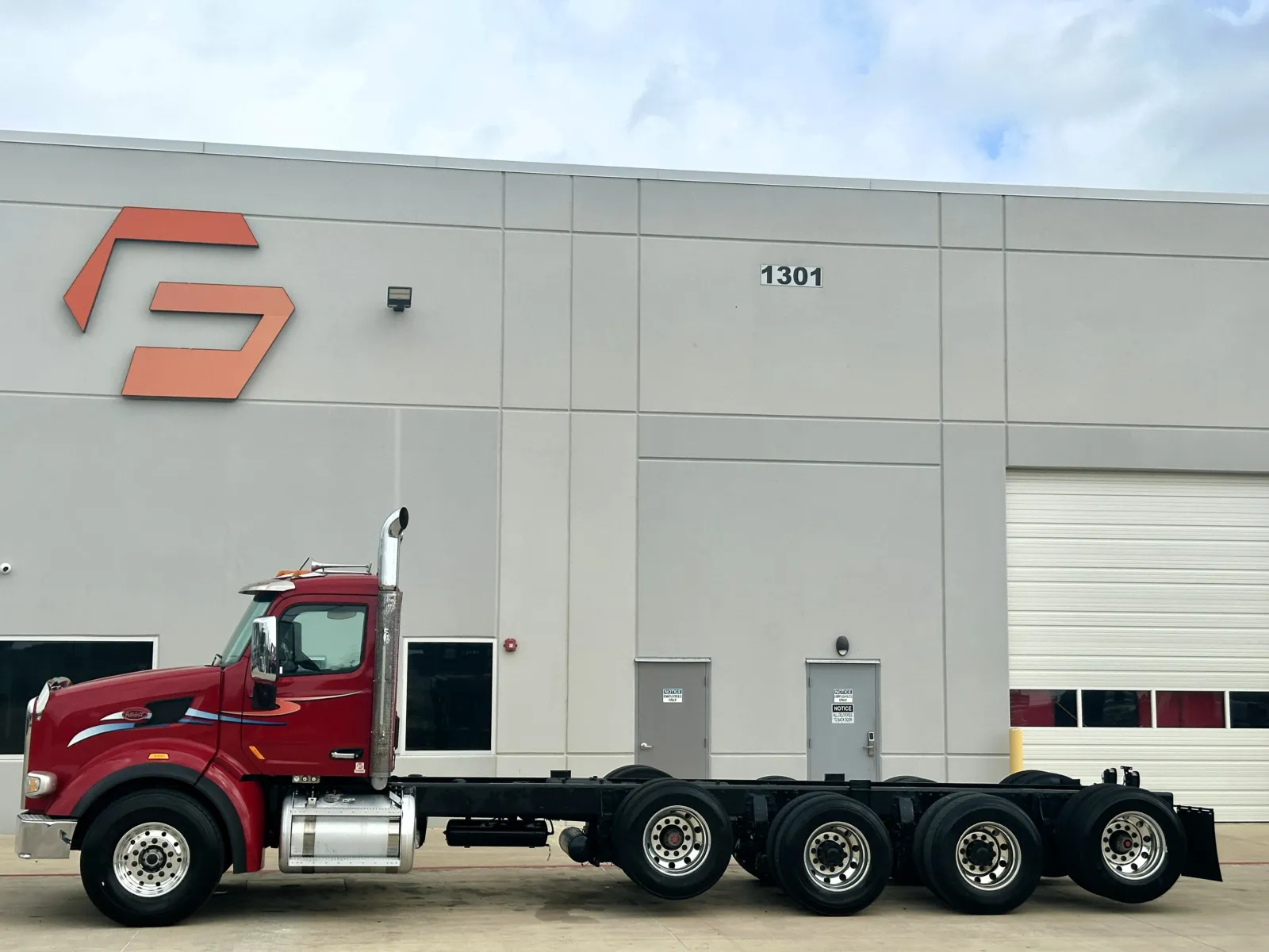 2017 Peterbilt 567 - image 4