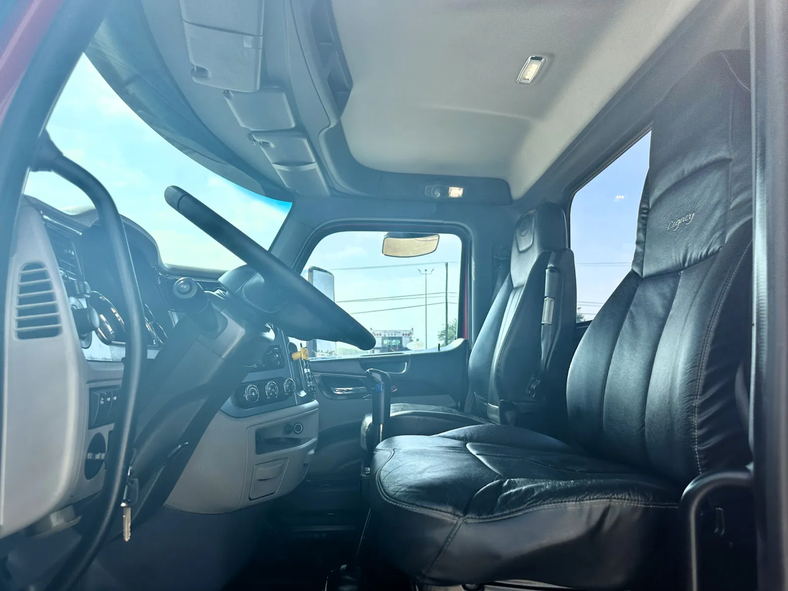2017 Peterbilt 567 - image 14