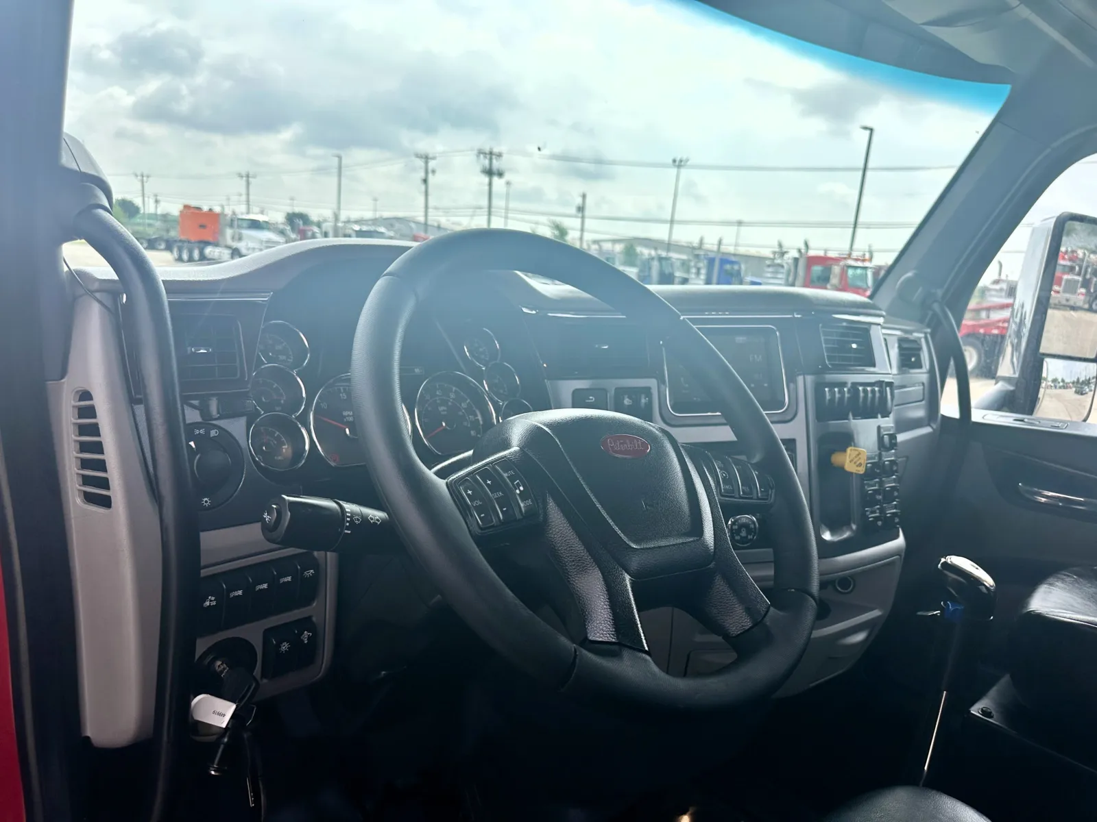 2017 Peterbilt 567 - image 15