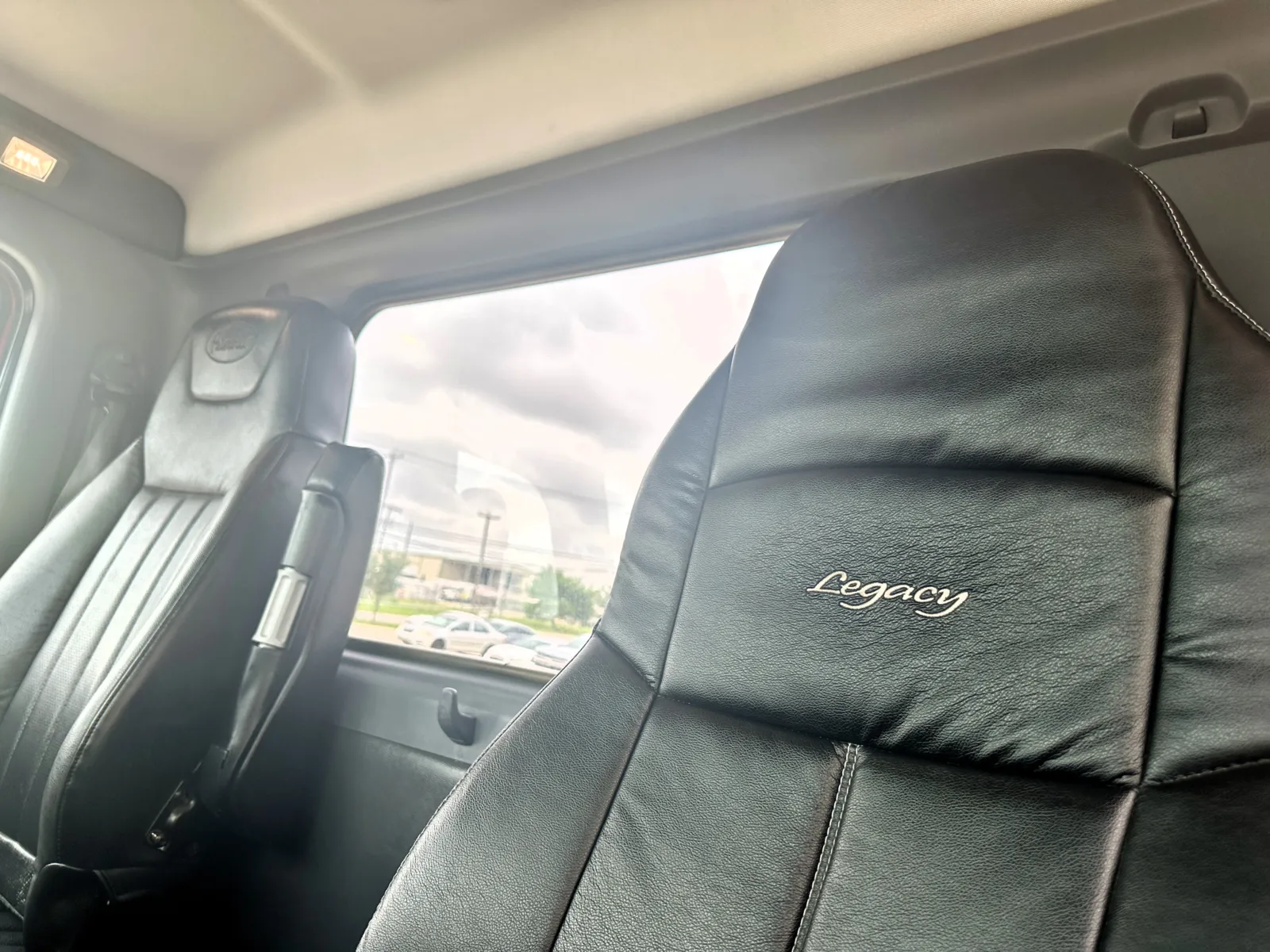 2017 Peterbilt 567 - image 20