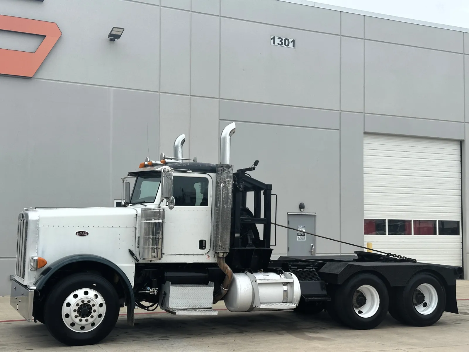 2008 Peterbilt 388 in Hutchins, TX — photo 2