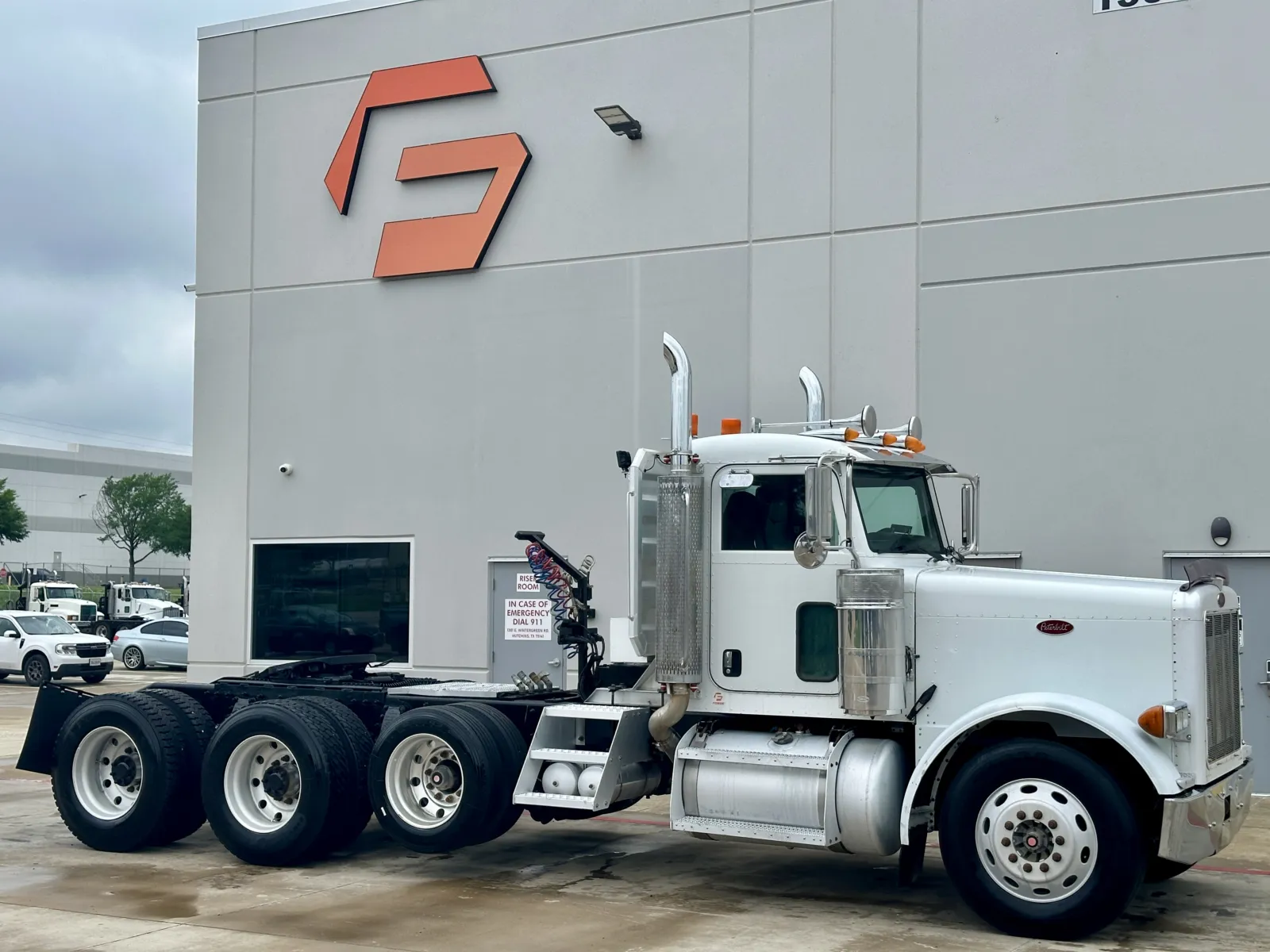 2005 PETERBILT 379 for sale in Hutchins, TX