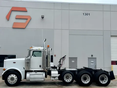 More photos of 2005 PETERBILT 379 at Forge Truck Centers - Texas, TX